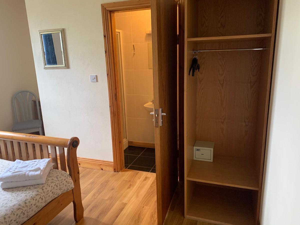 Clare'S Rock Self-Catering Accommodation Carron Bagian luar foto