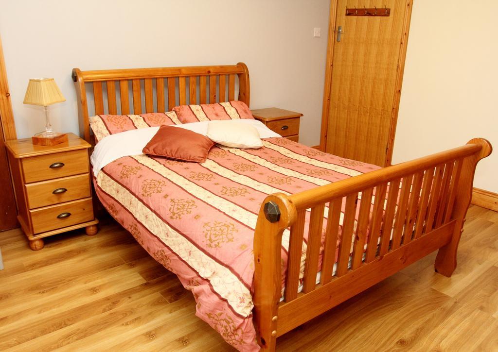 Clare'S Rock Self-Catering Accommodation Carron Bagian luar foto